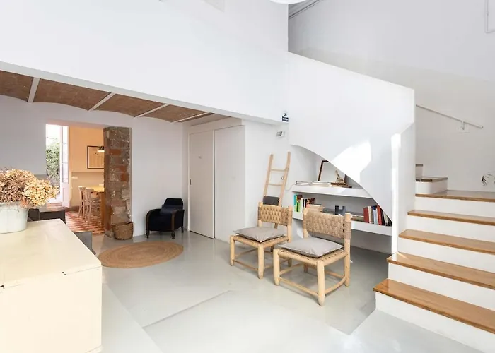 Intimate House - Heart Of Sarria
