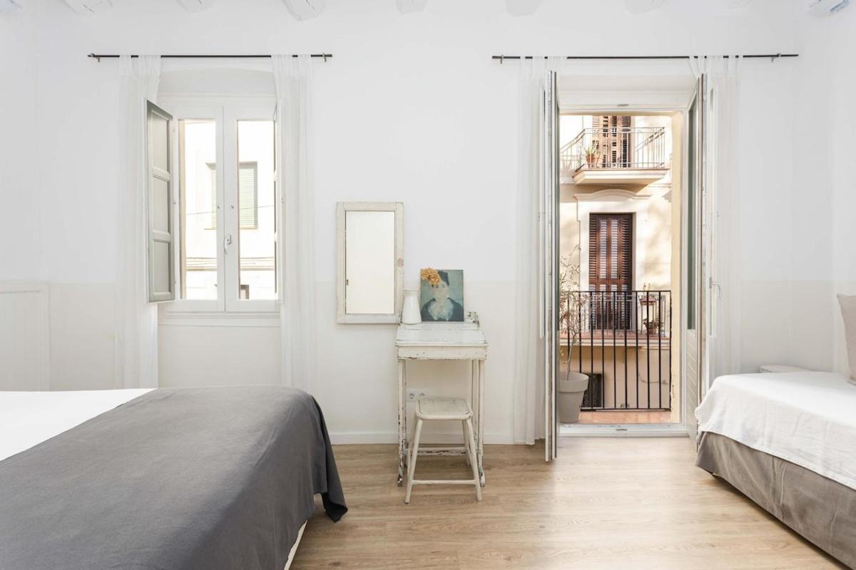 Intimate House - Heart Of Sarria