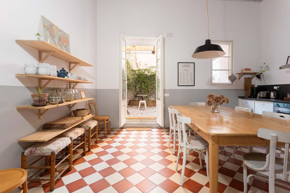 Intimate House - Heart Of Sarria